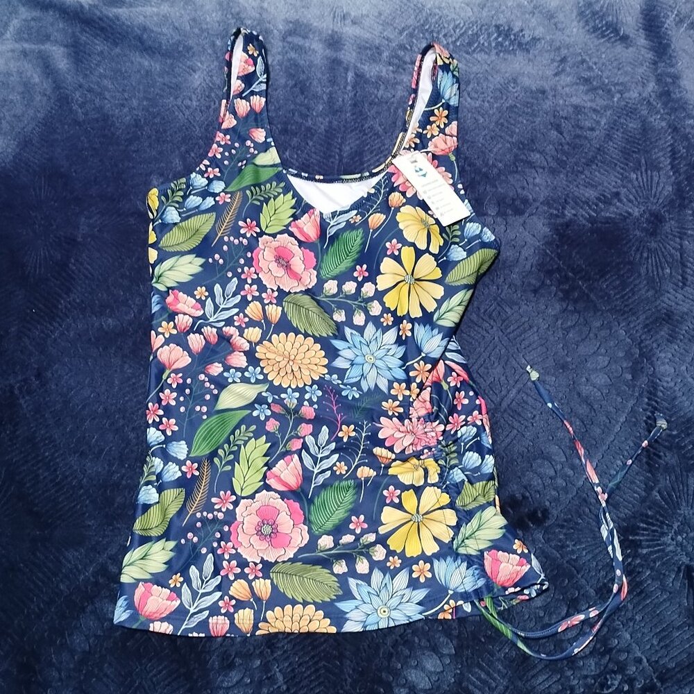Women's beachsissi Tankini top-floral design size Large. NWT.